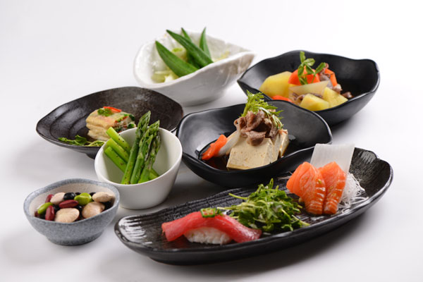 Colorful and delicate appetizers at Onyasai.[Photo provided to China Daily]  