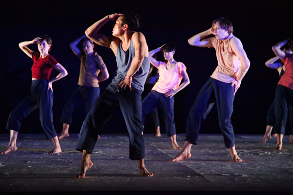 Totally Happyis a theater production about the relationships between the masses and the individual, through actors' body language and monologues. (Photo/provided to China Daily)