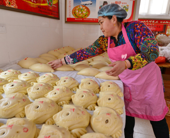 Sun Yishu works on her bobo. Ju Chuanjiang / For China Daily  