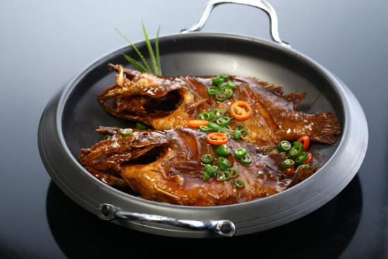 Fermented stinky Mandarin fishrepresentative of Anhui cuisine with Hunan's spicy flavor. (Photo by Dong Fangyu/China Daily)