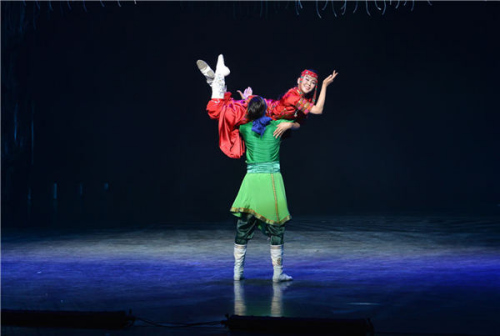 A performance by the National Art Troupe in Hohhot, Inner Mongolia, June 26, 2015. Photo/chinadaily.com.cn