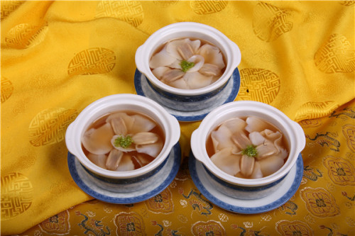 Soup with duck tongues. (Photo by Jiang Dong/China Daily)