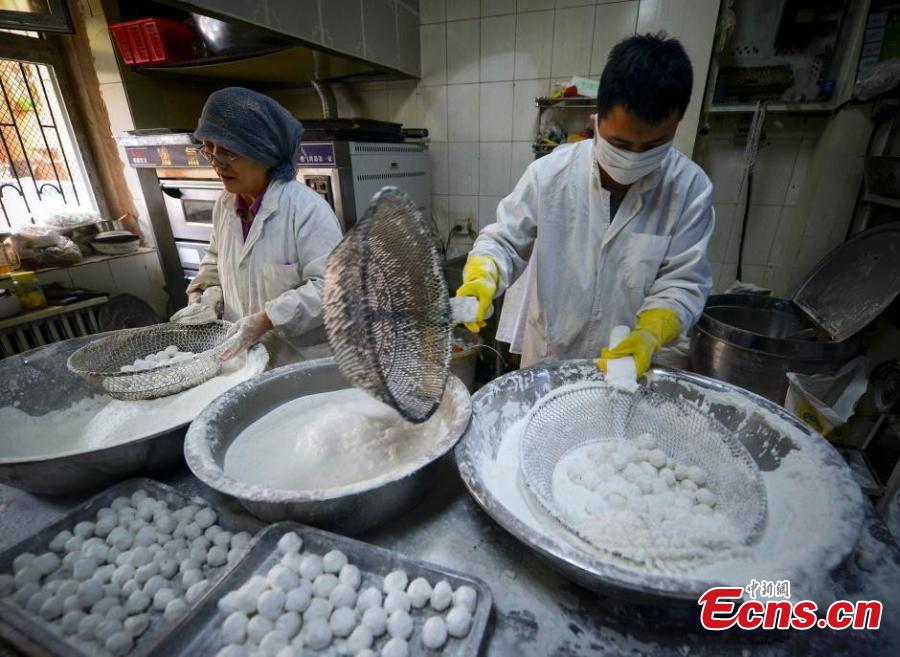 Glutinous rice flour is used to make Yuanxiao with a black sesame seed filling. (Photo: China News Service/Liu Xin)