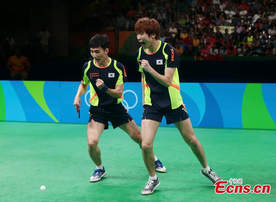 South Korea table tennis players compete in the men\'s table tennis team semifinal at the Rio Olympics in Rio de Janeiro, Brazil, Aug. 15, 2016. (Photo/Agencies)