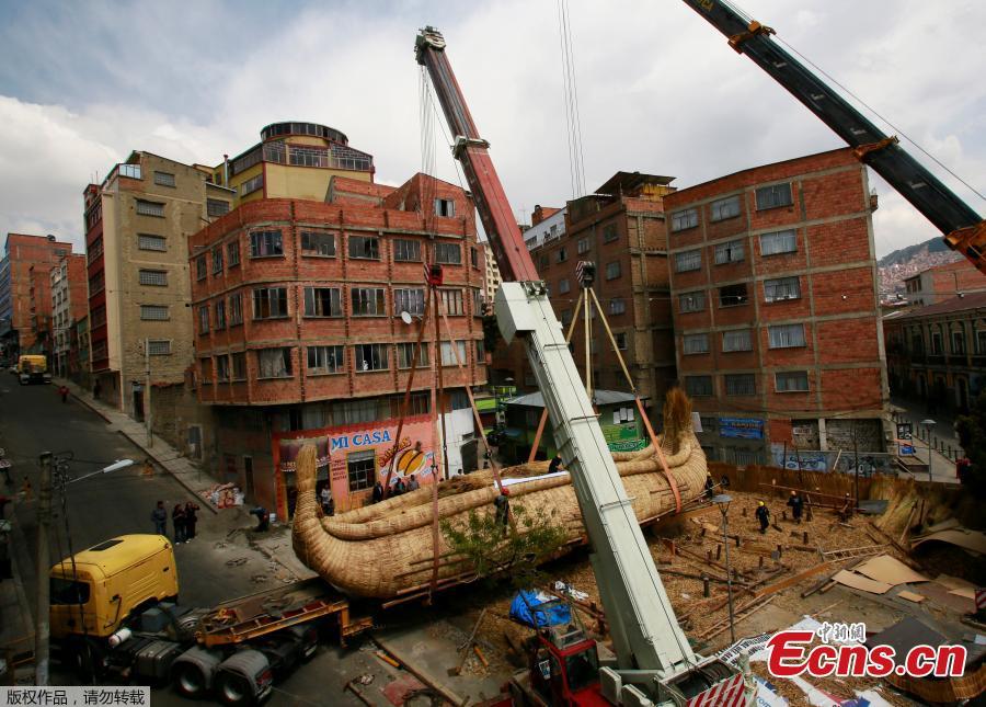 boat made from totora reeds to cross pacific ocean(1/2)