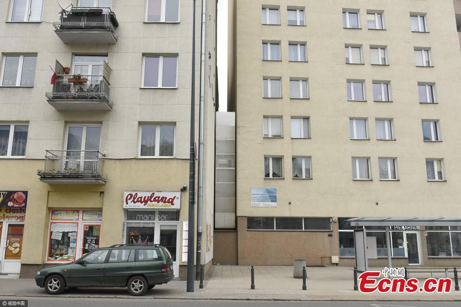 A view of the Keret House in Warsaw, Poland. Regarded as the narrowest house in the world, the building measures 152 cm at its widest point and 92 cm at its most narrow. Keret House was designed by Jakub Szczesny, and named after the first tenant of the building, Israeli filmmaker and writer Etgar Keret. Although the Keret House is being used as a residence, the house is classified as an “art installation” because it does not meet the building norms of the country. (Photo/VCG)