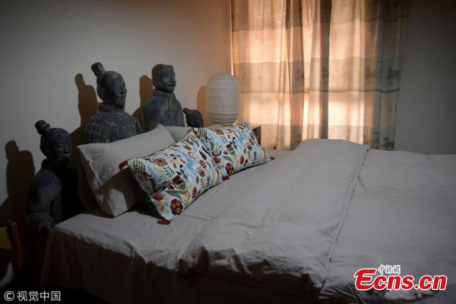 A warrior-style living room is shown in this picture. (Photo/VCG)

Ten years ago, Guo Zhihua was a cab driver in Xi\'an, home to the world-renowned Terracotta Warriors from the Qin Dynasty (221-206 BC). He loves them and came up with the idea of turning his three old houses into Terracotta Warrior-themed family hotels, spending 100,000 yuan ($15,600) to decorate his 260-square-meter properties with replicas of the famous artifacts. The interior design for the bedroom, bathroom and living room incorporates warriors, from miniature figures to those taller than human beings.