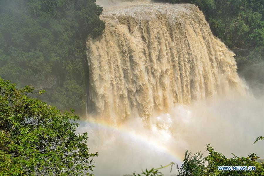 Photo taken on June 20, 2018 shows the Huangguoshu Waterfall in Anshun, southwest China\'s Guizhou Province. Affected by sustained rainfall, the Huangguoshu Waterfall on Wednesday saw its maximum flow in this year\'s flood season, with the flow rate reaching 395 cubic meters per second. (Xinhua/Cui Yu)