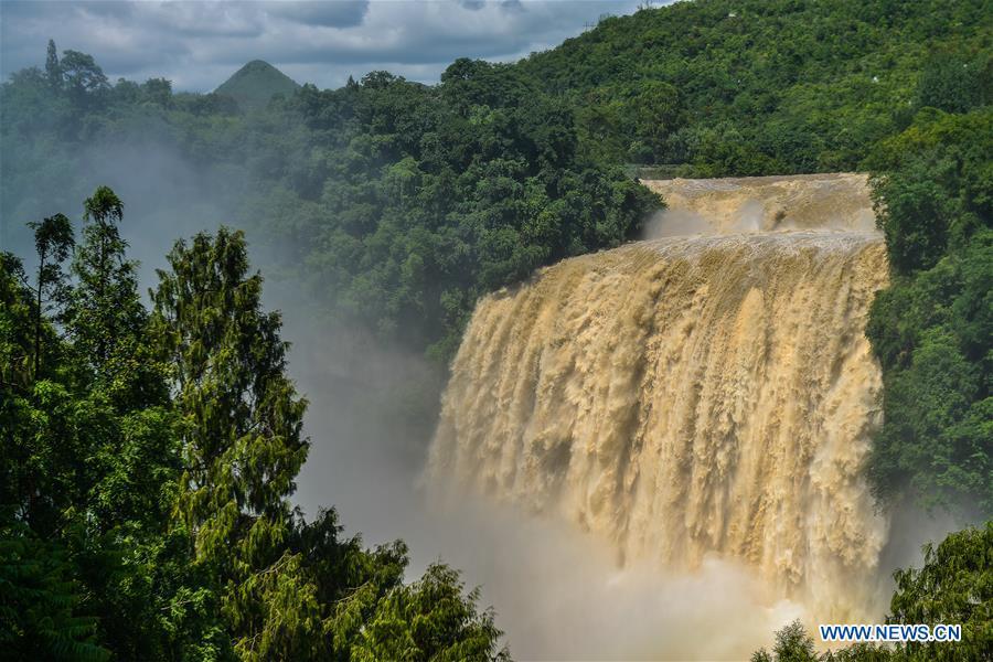 Photo taken on June 20, 2018 shows the Huangguoshu Waterfall in Anshun, southwest China\'s Guizhou Province. Affected by sustained rainfall, the Huangguoshu Waterfall on Wednesday saw its maximum flow in this year\'s flood season, with the flow rate reaching 395 cubic meters per second. (Xinhua/Cui Yu)