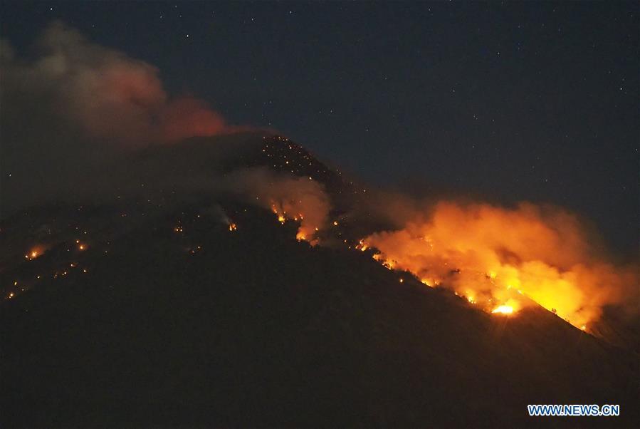 Mount Agung volcano erupts at Lempuyangan Village in Karangasem, Bali of Indonesia, July 2, 2018. The Mount Agung volcano erupted on Monday evening, hurling lava down its slopes.(Xinhua/Monstar Simanjuntak)