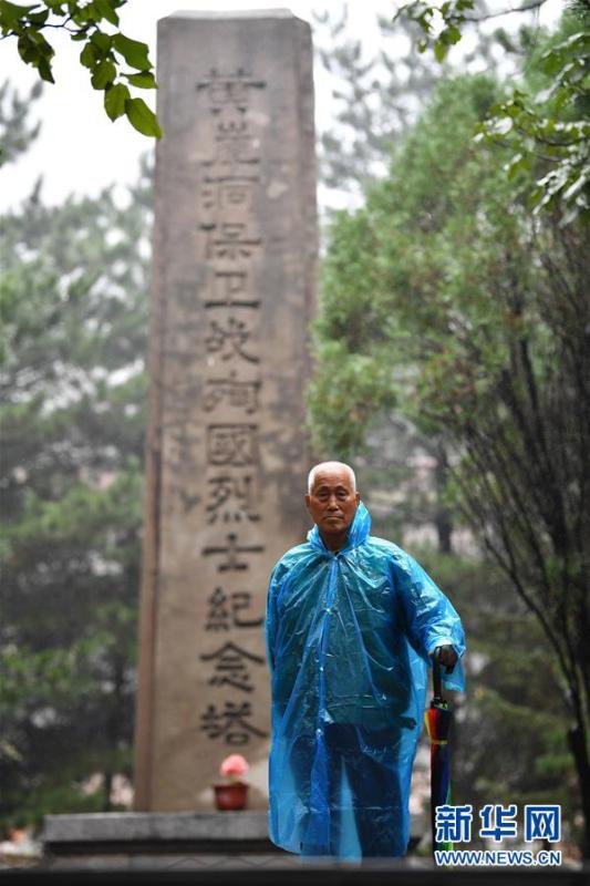 Zhao Naitang,73, works at the Huangyadong Martyrs Cemetery in Licheng County, North China’s Shanxi Province, Sept. 18, 2018. Huangyadong used to be an arsenal of the Eighth Route Army and a battlefield during the Chinese People\'s War of Resistance against Japanese Aggression. Zhao has been the custodian at the cemetery, where 44 martyrs were buried, since 1991. (Photo/Xinhua)