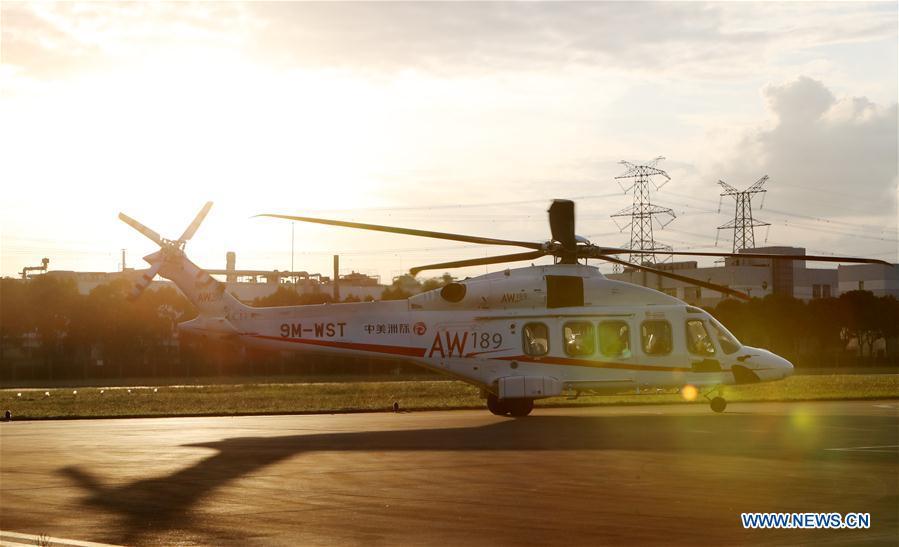 An AW189 helicopter manufactured by Leonardo from Italy lands in east China\'s Shanghai, Oct. 20, 2018. The helicopter will be exhibited at the upcoming China International Import Expo. (Xinhua/Fang Zhe)