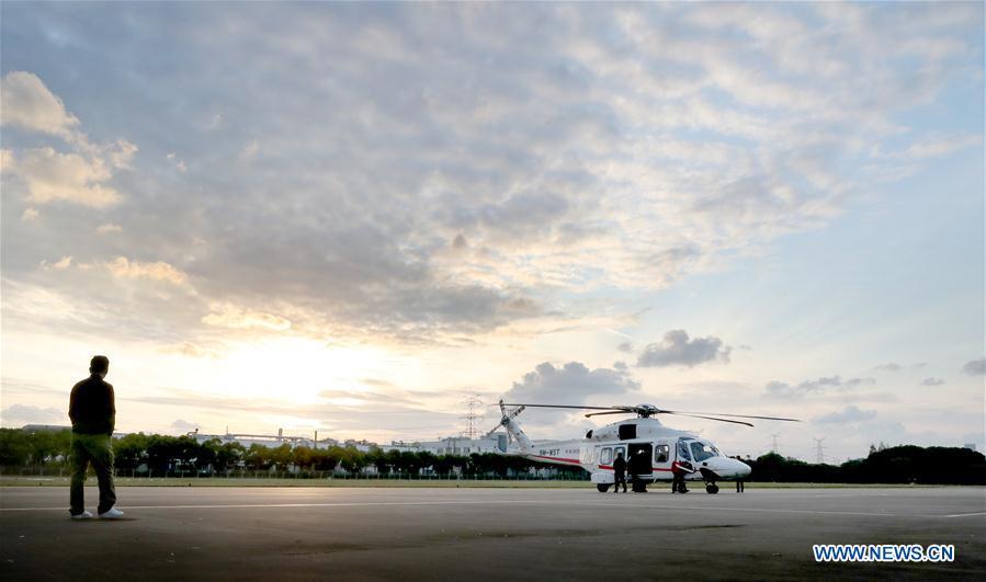 An AW189 helicopter manufactured by Leonardo from Italy lands in east China\'s Shanghai, Oct. 20, 2018. The helicopter will be exhibited at the upcoming China International Import Expo. (Xinhua/Fang Zhe)