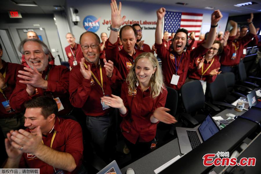 NASA engineers in the space flight operation facility at NASA\'s Jet Propulsion Laboratory (JPL) react as the first picture arrives from the spaceship InSight after it landed on Mars from JPL in Pasadena, California, U.S. November 26, 2018.(Photo/Agencies)