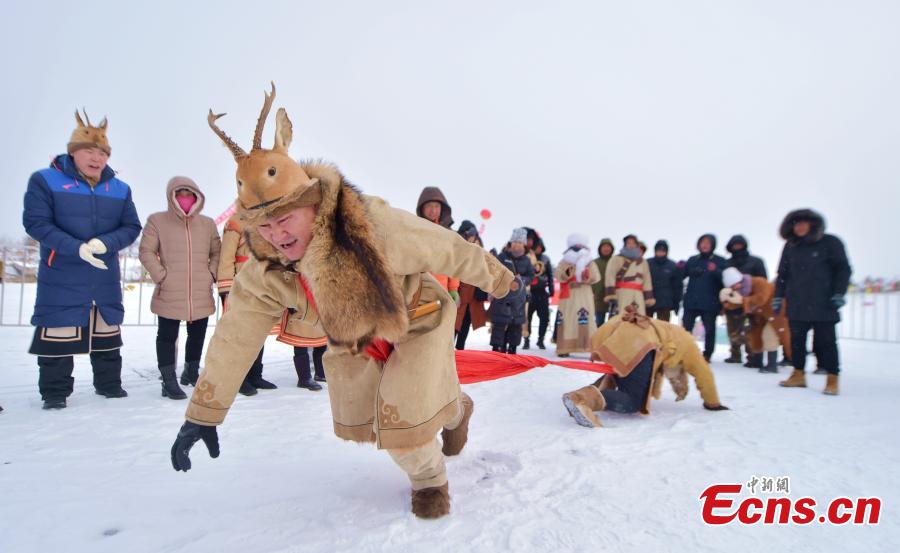 Local Oroqen hold the fifth Ice and Snow Yisaren Ritual, a grand gathering, in Oroqen Autonomous Banner, Hulunbuir City, North China\'s Inner Mongolia Autonomous Region, Dec. 26, 2018. People worship nature and totem spirits and also participate in various folk sports. (Photo: China News Service/Hou Yupeng)