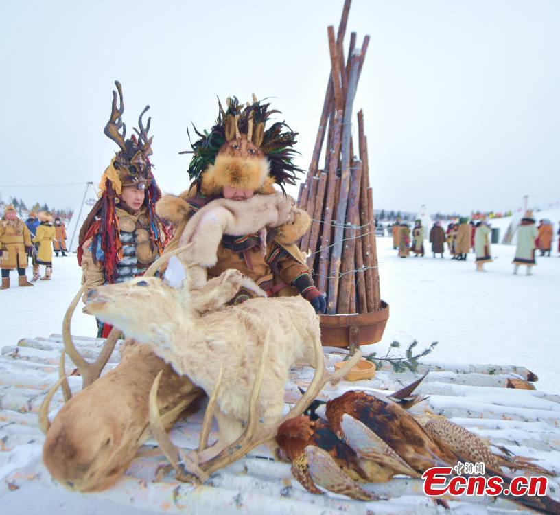 Local Oroqen hold the fifth Ice and Snow Yisaren Ritual, a grand gathering, in Oroqen Autonomous Banner, Hulunbuir City, North China\'s Inner Mongolia Autonomous Region, Dec. 26, 2018. People worship nature and totem spirits and also participate in various folk sports. (Photo: China News Service/Hou Yupeng)