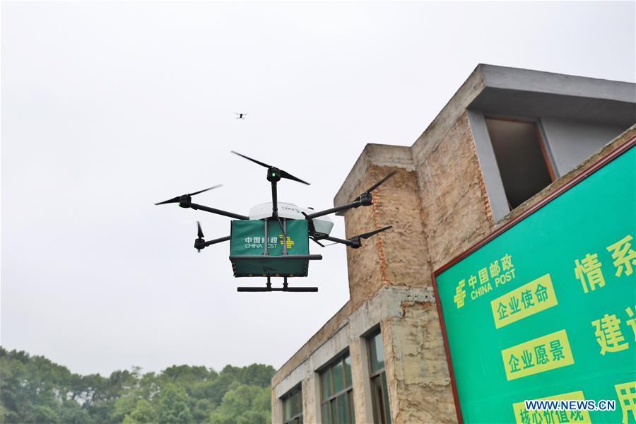 Aerial photo taken on May 10, 2018 shows a drone carried with parcels, taking off from a branch post office in Weicheng Township, Qingzhen City of southwest China\'s Guizhou Province. China\'s express delivery sector handled 50.5 billion parcels in 2018, up 25.8 percent year on year, data from the State Post Bureau (SPB) showed. Gross business revenue of the sector increased 21.2 percent year on year to hit 601 billion yuan (about 88 billion U.S. dollars) last year, according to the SPB. (Xinhua/Liu Xu)