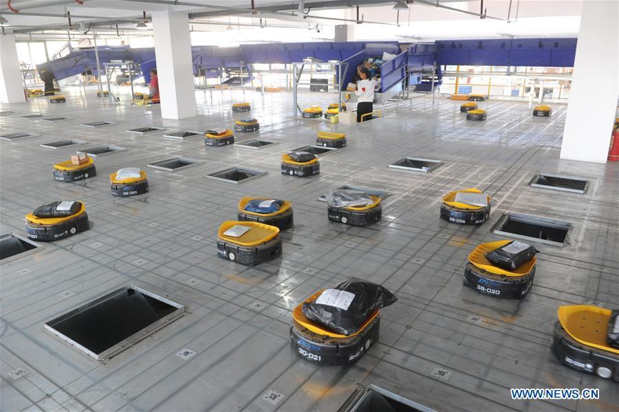 Robots sort parcels at the sorting center of an express delivery company in Yingdong Economic Development Zone of Fuyang, east China\'s Anhui Province, Nov. 9, 2018. China\'s express delivery sector handled 50.5 billion parcels in 2018, up 25.8 percent year on year, data from the State Post Bureau (SPB) showed. Gross business revenue of the sector increased 21.2 percent year on year to hit 601 billion yuan (about 88 billion U.S. dollars) last year, according to the SPB. (Xinhua/Wang Biao)