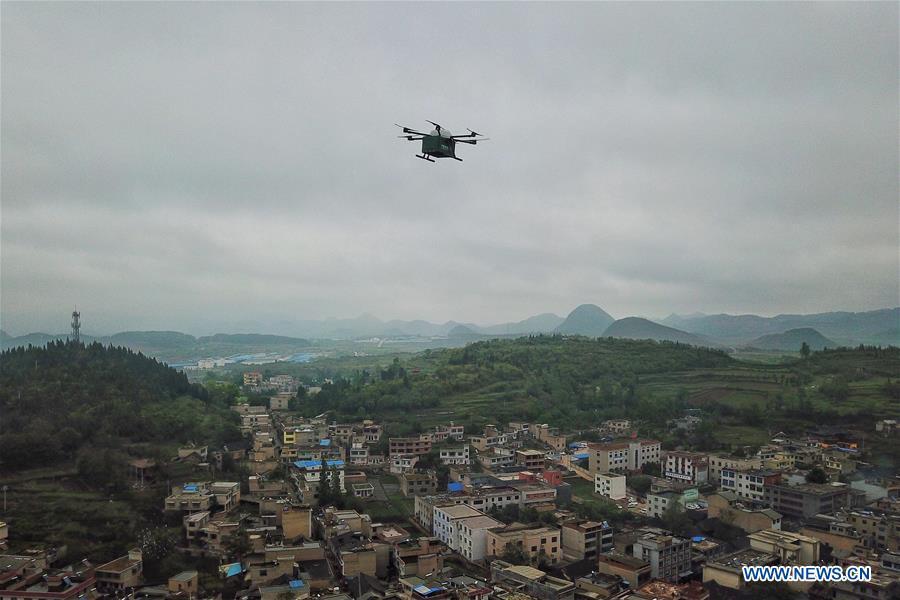 Aerial photo taken on May 10, 2018 shows a drone carried with parcels, taking off from a branch post office in Weicheng Township, Qingzhen City of southwest China\'s Guizhou Province. China\'s express delivery sector handled 50.5 billion parcels in 2018, up 25.8 percent year on year, data from the State Post Bureau (SPB) showed. Gross business revenue of the sector increased 21.2 percent year on year to hit 601 billion yuan (about 88 billion U.S. dollars) last year, according to the SPB. (Xinhua/Liu Xu)