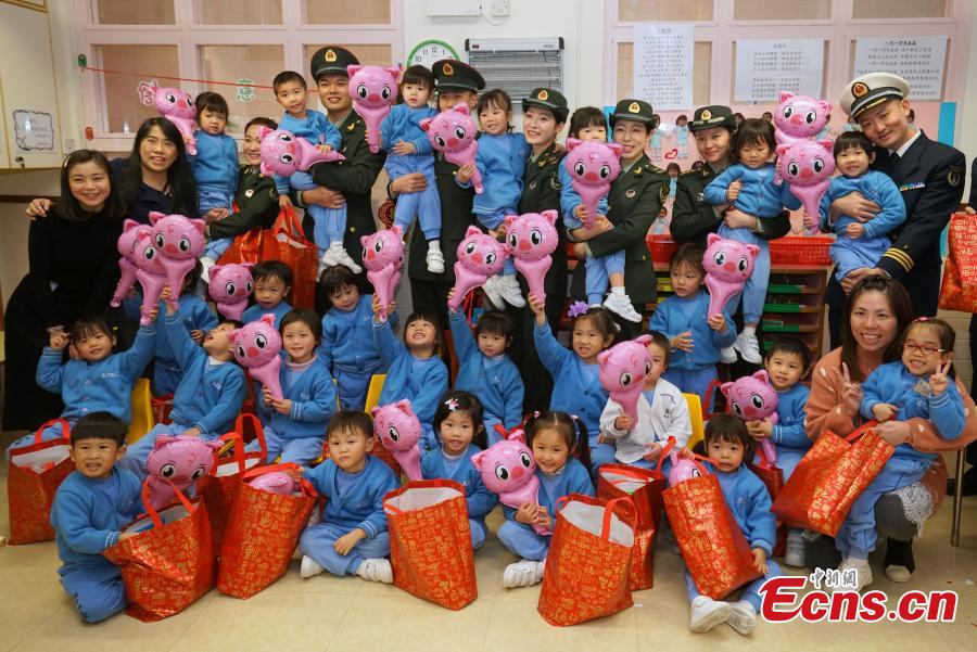 Members of the PLA troops stationed in Hong Kong play games with children at Ka Fuk Baptist Church Pre-School to celebrate the upcoming Spring Festival, China\'s Lunar New Year, in Hong Kong, Jan. 24, 2019. (Photo: China News Service/Zhang Wei)