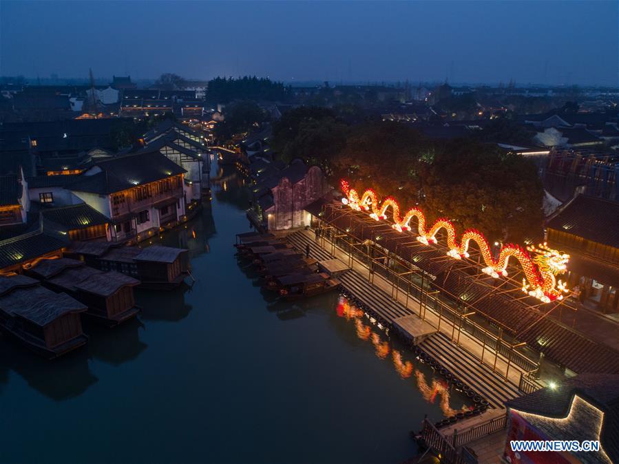 Aerial photo taken on Jan. 28, 2019 shows the dragon lanterns in Wuzhen, east China\'s Zhejiang Province. A local lantern festival, presenting over 330 lanterns, was held here before the Spring Festival, or the Chinese Lunar New Year, which falls on Feb. 5 this year. (Xinhua/Xu Yu)