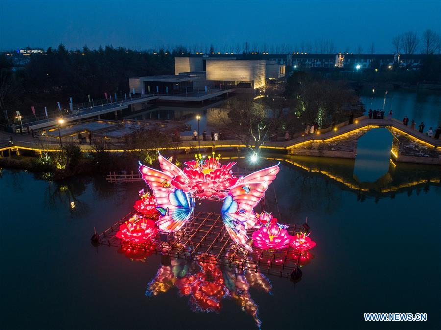 Aerial photo taken on Jan. 28, 2019 shows the lanterns installed in Wuzhen, east China\'s Zhejiang Province. A local lantern festival, presenting over 330 lanterns, was held here before the Spring Festival, or the Chinese Lunar New Year, which falls on Feb. 5 this year. (Xinhua/Xu Yu)