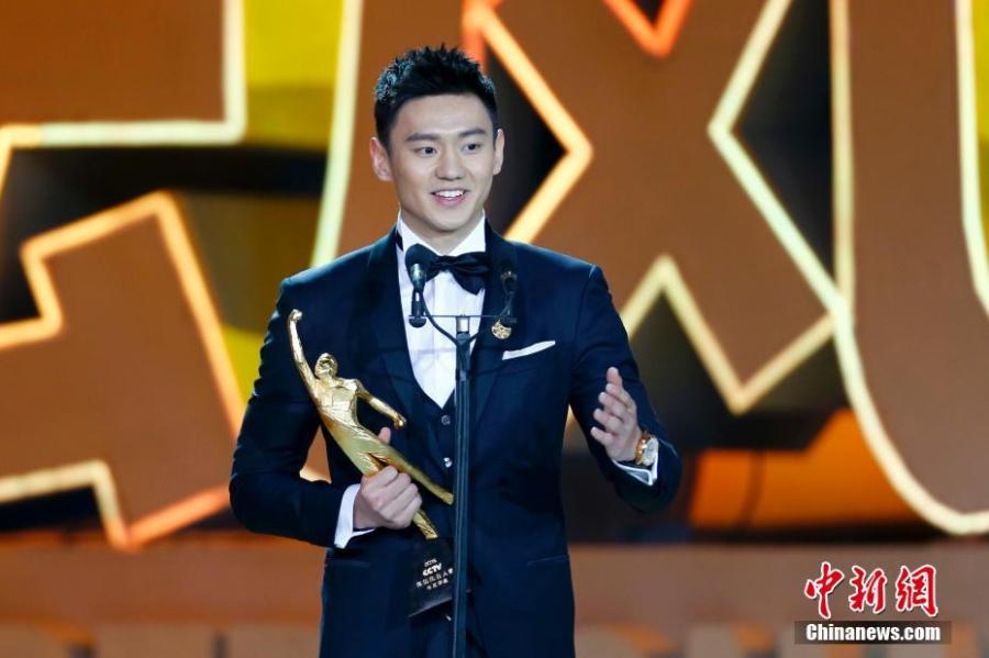 Ning Zetao is awarded as the Best Male Athlete of China\'s Central Television Sports Personality of 2015 on January 24, 2016. The annual CCTV Sports Awards has been hailed as the Chinese version of the Laureus World Sports Awards. (Photo/China News Service)