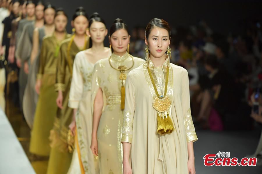 Model wear creations by brand Jixiangzhai during the 2019 Shenzhen Fashion Week in Shenzhen City, South China’s Guangdong Province, March 17, 2019. (Photo: China News Service/Chen Wen)