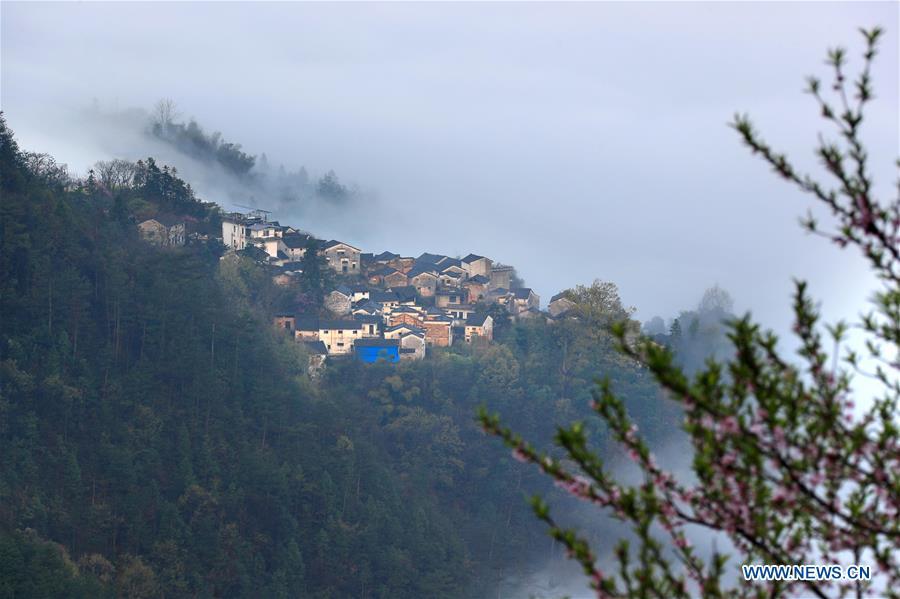 Photo taken on March 26, 2019 shows the scenery of Shitan Village of Shexian County, east China\'s Anhui Province. (Xinhua/Shi Guangde)