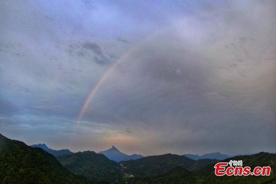 Aerial photo shows a spectacular sunrise over the Dabie Mountains in Hetu Town, East China’s Anhui Province, May 29, 2019. The major mountain range in central China is the watershed between the Huaihe and Yangtze rivers. (Photo: China News Service/Yang Bo)