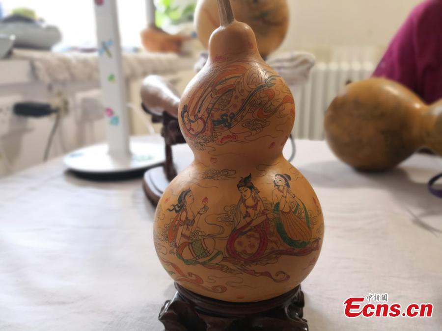 Craftswoman makes vivid gourd carvings in Gansu - Headlines, features,  photo and videos from , china, news, chinanews, ecns
