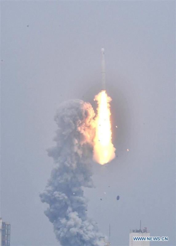 A Long March-11 solid propellant carrier rocket is launched from a mobile launch platform in the Yellow Sea off east China\'s Shangdong Province, June 5, 2019. China successfully launched a rocket from a mobile launch platform in the Yellow Sea off Shandong Province on Wednesday, sending two technology experiment satellites and five commercial satellites into space. A Long March-11 solid propellant carrier rocket blasted off at 12:06 p.m. from the mobile platform. It is China\'s first space launch from a sea-based platform and the 306th mission of the Long March carrier rocket series. (Xinhua/Zhu Zheng)