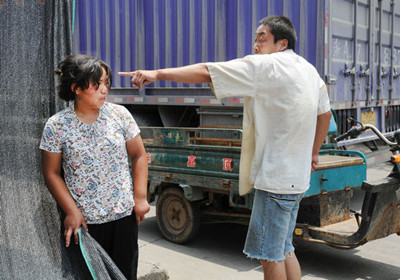 Photo shows spousal abuse in China in the past years. [Photos provided to China Daily]