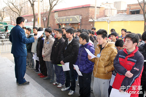 The picture features a scene of the pre-check orientation. (Photo by Li Hongchun)