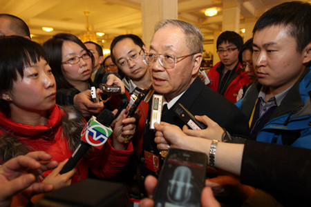 Yin Zhuo, a military expert and member of the CPPCC National Committee, answers questions from reporters at the Great Hall of the People in Beijing on Monday. [Feng Yongbin / China Daily]