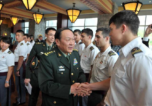 Visiting Chinese Defense Minister Liang Guanglie shakes hands with a cadet of the U.S. Military Academy at West Point in New York, the United States, on May 10, 2012 as he visits here Thursday. (Xinhua/Wang Lei)