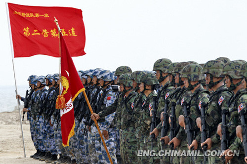 The marines of the Chinese and Thai navies line up after the joint training on May 25, 2012. (PLA Daily /Qiao Tianfu)