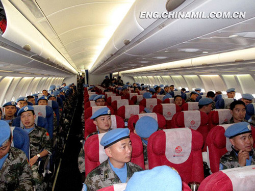 The officers and men of the 10th Chinese peacekeeping force took the UN chartered flight to leave Kunming of south China's Yunnan Province for Beirut, capital of Lebanon, on June 19, 2012. (China Military Online/Yang Liming)