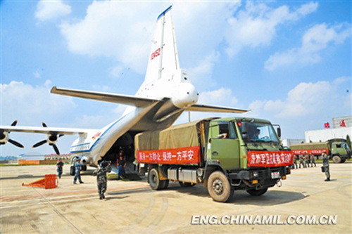 A Y-8 transport aircraft fully loaded with disaster relief materials arrived at the Zhaotong airport in southwest Chinas Yunnan province. (PLA Daily / Photo by Zhang Hengping)