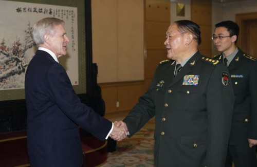 Defense Minister Liang Guanglie (right) shakes hands with United States Secretary of the Navy Ray Mabus during a meeting at the Bayi Building in Beijing on Tuesday. Jason Lee / Reuters 