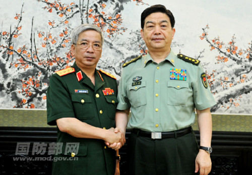 Gen. Chang Wanquan(R), state councilor and defense minister of the Peoples Republic of China(PRC), is shaking hands with Gen. Nguyen Chi Vinh(L), the visiting deputy defense minister of the Socialist Republic of Vietnam who came to China to attend the 7th defense and security consultation between the Chinese and Vietnamese defense ministries, on the morning of June 6, 2013 in Beijing. (mod.gov.cn/ Li Xiaowei)