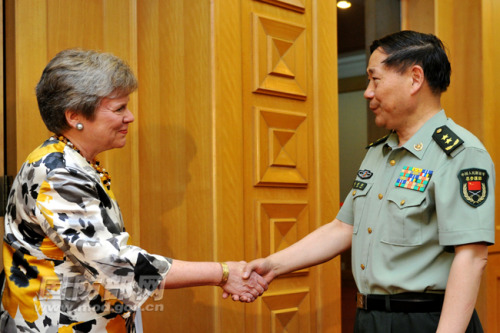 Lt. Gen. Qi Jianguo, deputy chief of general staff of the Chinese Peoples Liberation Army, meets with Rose Gottemoeller, the acting under secretary of the United States Department of State for arms control and international security, who came to China to attend the 6th round of China-U.S. strategic security and multilateral arms control negotiation, on the afternoon of June 6, 2013 in Beijing. (Photo by Li Xiaowei)