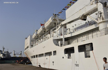 Photo taken on Aug. 24, 2017 shows the Chinese hospital ship Peace Ark in Djibouti. The Peace Ark arrived in Djibouti on Wednesday and was expected to carry out a nine-day medical service in Djibouti. It will then travel to Sierra Leone, Gabon, Tanzania and other countries to provide free medical and humanitarian services. (Xinhua/Wang Shoubao)