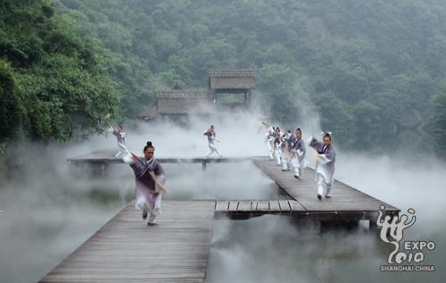 An even more appealing feature about Wudang is the opportunity it offers to get closer to Taoist traditions and practices, along with the deep-rooted Wudang Kung Fu. 