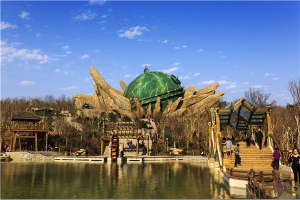 The sky cinema inside the Oriental Salt Lake Resort. (Photo provided to China Daily)