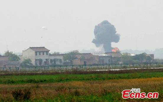 An aircraft plunged Friday morning during an air show in Pucheng county, northwest China's Shaanxi Province.[CNS Photo/Zhang Yuan]