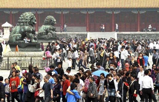 People visit the Palace Museum in Beijing during the May Day holiday on April 30, 2012. [Photo: Xinhua]