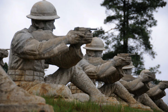 Some 402 sculptures of soldiers from the Chinese Expeditionary Force, which helped defeat Japanese forces during the conflict, have been completed on Songshan Mountain, Longling county, Yunnan province, Sept 3, 2013.[Photo/Xinhua]