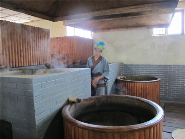 The leaching section of Baoyuan Vinegar Workshop in Qingxu county, North China's Shanxi province, Sept 5, 2013. [Photo by Guo Rong/chinadaily.com.cn]