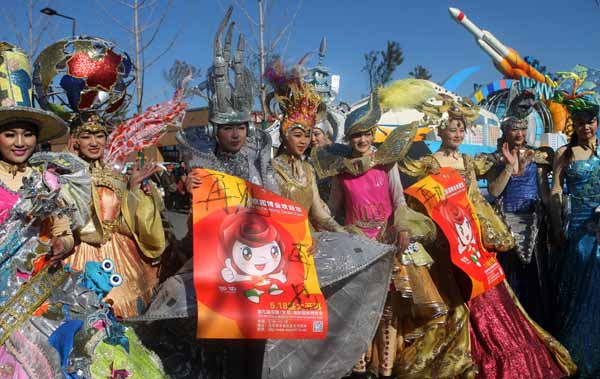 Dancers join a grand parade to mark the end of the 9th China International Garden Expo in Beijing on Monday. The event, which opened on May 18, displayed plants, gardens and garden architecture from around the world, attracting more than 6 million visitors. [Photo by Zou Hong/China Daily]